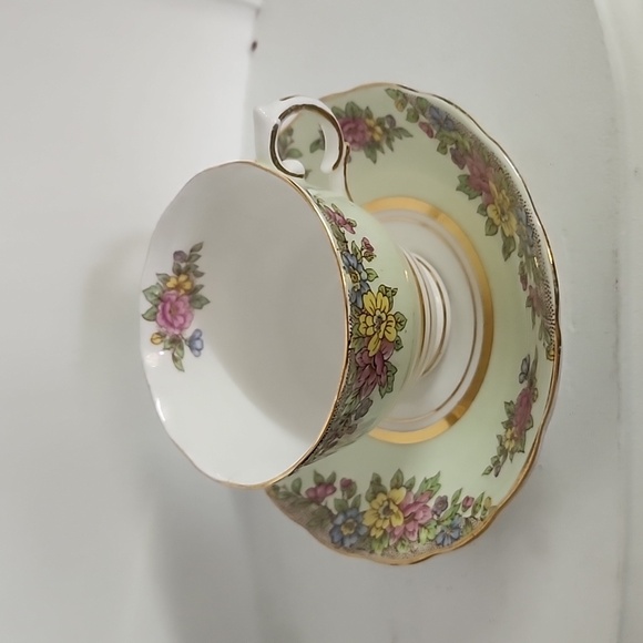 Colclough Teacup and Saucer, Bone China, Made in England, Floral Mint Condition - Picture 5 of 5